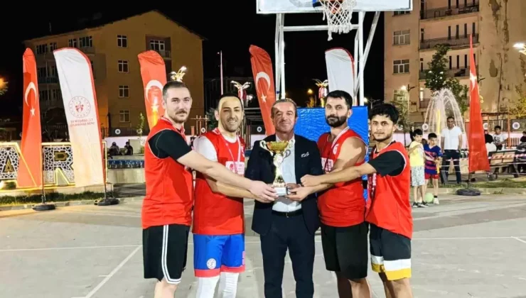 Hakkari’de düzenlenen 33 Basketbol Turnuvası sona erdi