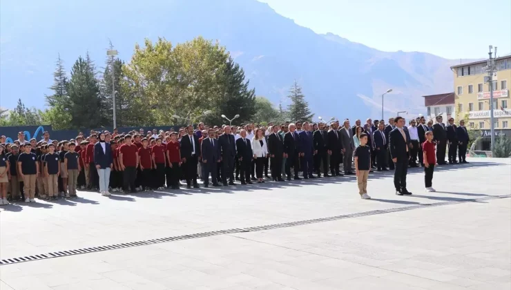 Hakkari’de İlköğretim Haftası Törenle Kutlandı